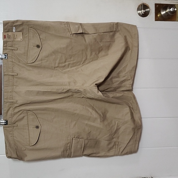 NWT Levi's Men's Carrier Cargo Shorts Tan Multiple Pockets Betmuda Sz 48 - Picture 6 of 10